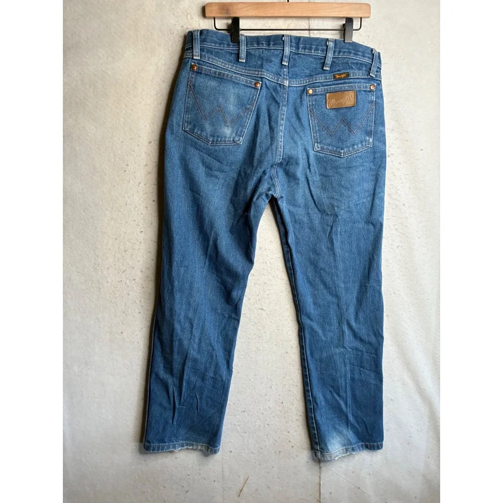 Wrangler Cowboy Cut Mens 35x30 Medium Wash Blue Denim Straight Leg Jeans A201